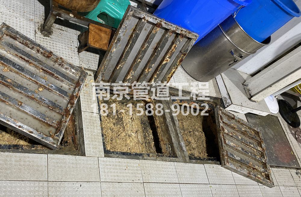 278古柏城管中队食堂隔油池清理